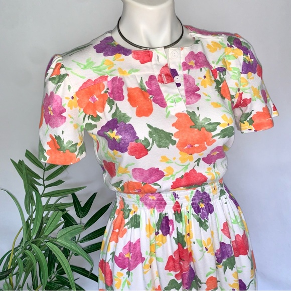 v i n t a g e :: Floral Romantic Cottagecore Smocked Dress - Picture 2 of 11